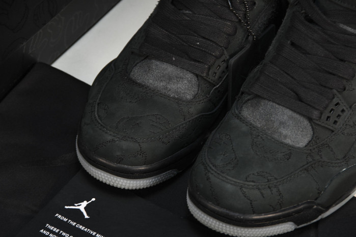 nike air jordan 4 retro kaws black 930155 001