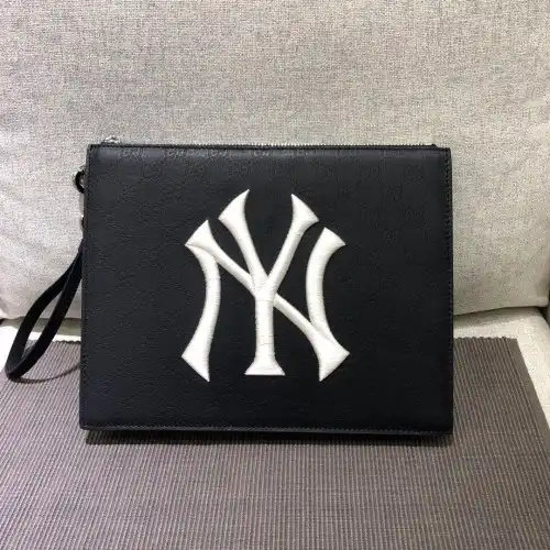 G*u*i bags 1917m0077