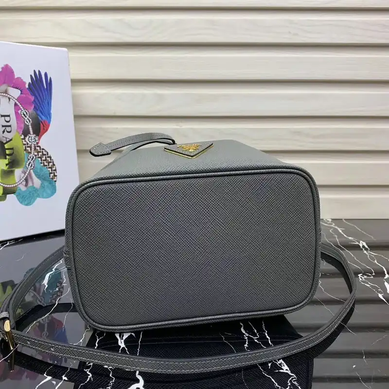 Pra*a bags 20b570131