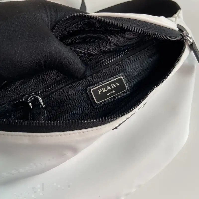 Pra*a bags 2107ya0018