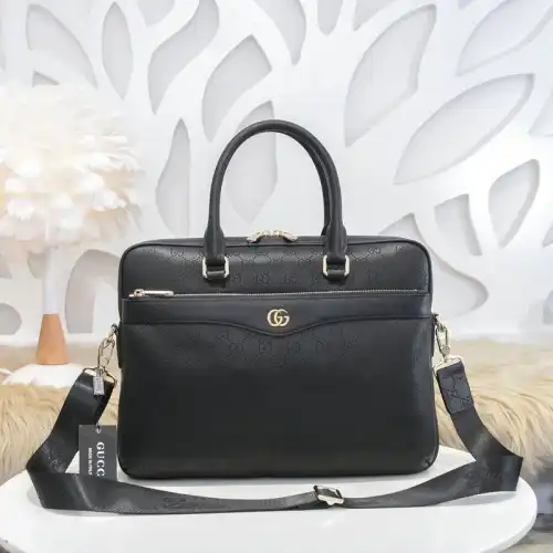 G*u*i s bags 2110yz0010