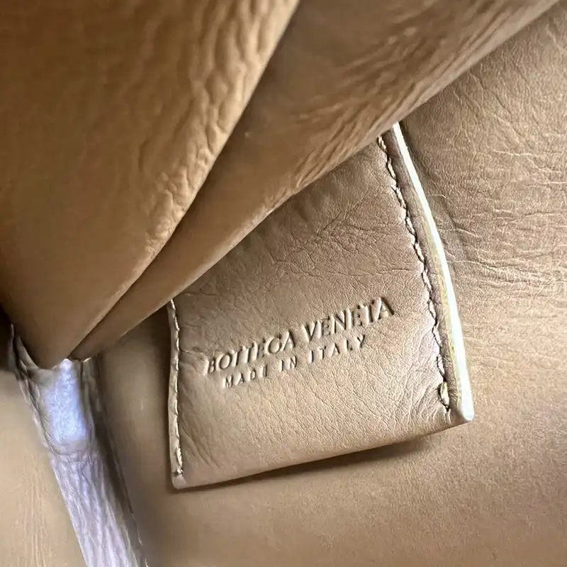 b0tt*ga Ven*ta bag 2209sf0019