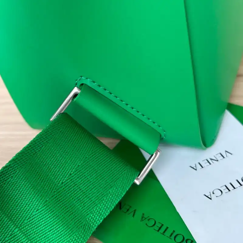 b0tt*ga Ven*ta bag 2211sf0014