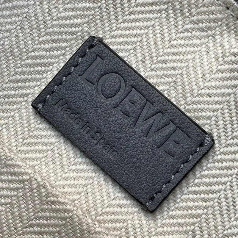 L0ew* bags 2312ya0022