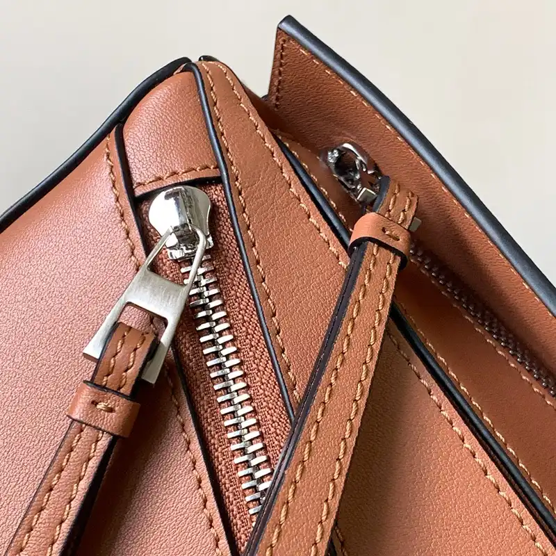 L0ew* bags 2312ya0023