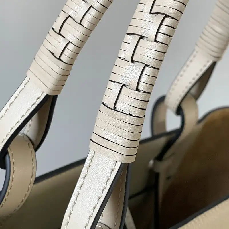 L0ew* bags 2401ya0159