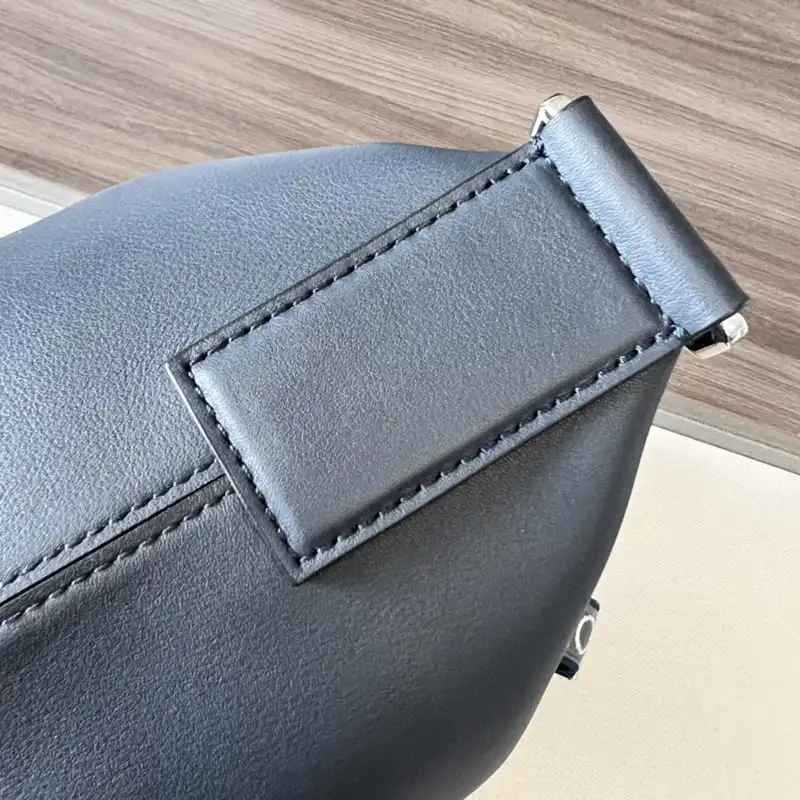 L0ew* bags 2404ya0080