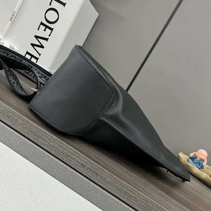 L0ew* bags 2404ya0082