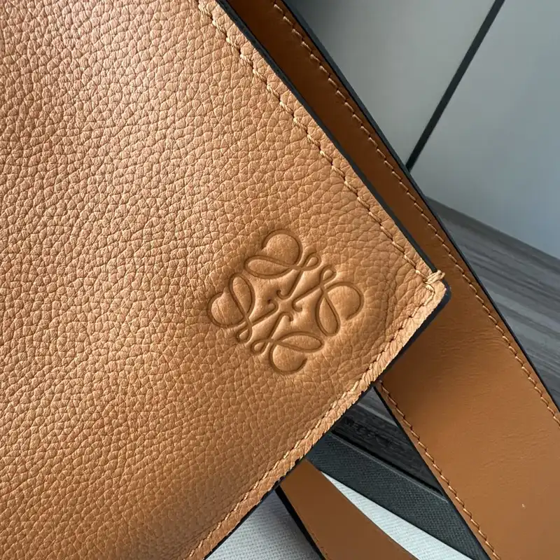 L0ew* bags 2404ya0090