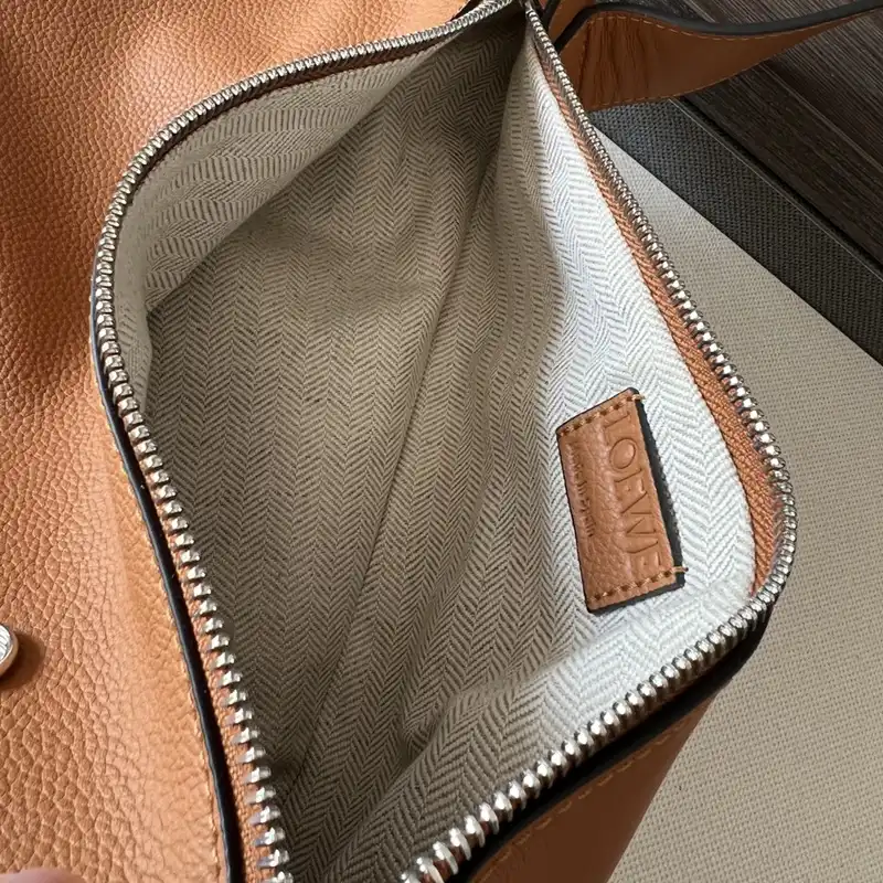 L0ew* bags 2404ya0090