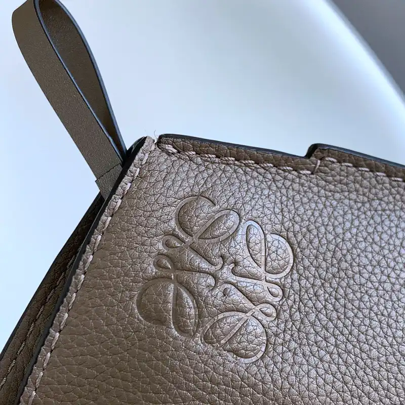 L0ew* bags 2404ya0095