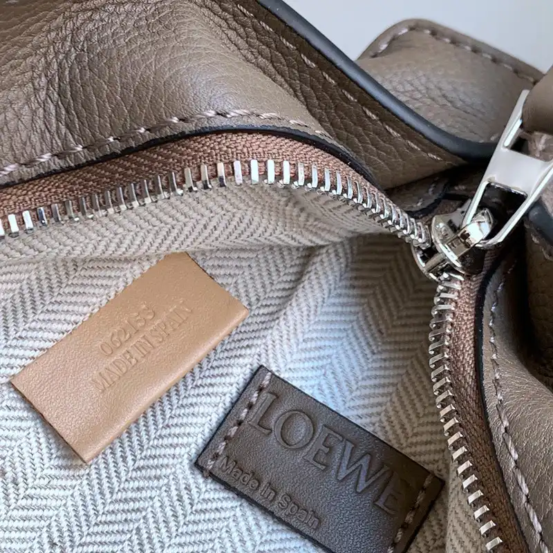 L0ew* bags 2404ya0095