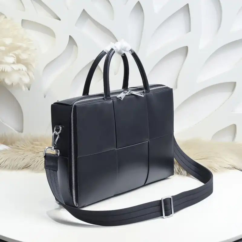 b0tt*ga Ven*ta bags 2406ya0001