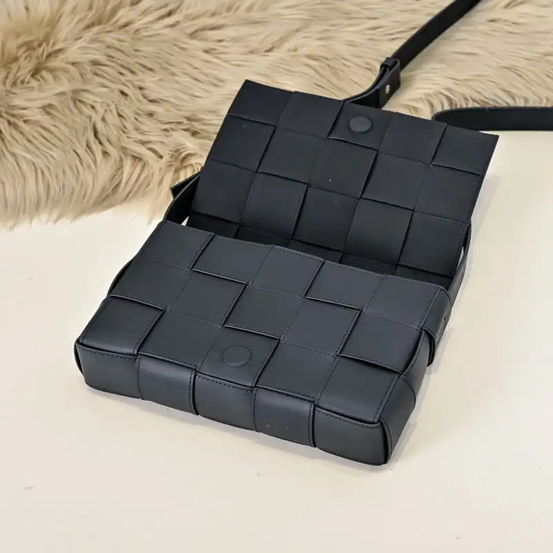 b0tt*ga Ven*ta bags 2411ya0128