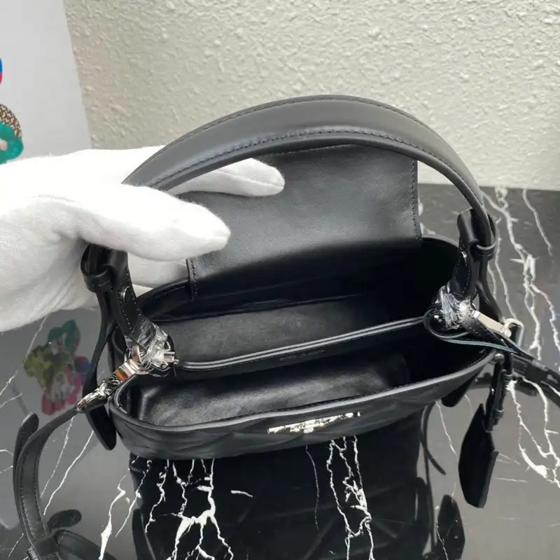 Pra*a bags 2012sh0021