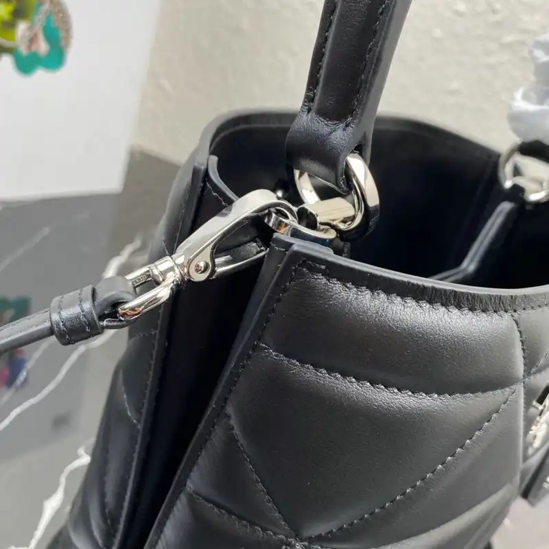 Pra*a bags 2012sh0023