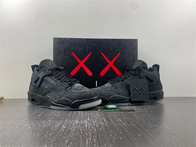 AIR JORDAN 4 RETRO KAWS 930155 Vibrant 3862