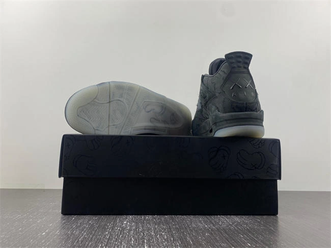 AIR JORDAN 4 RETRO KAWS 930155 Vibrant 3862