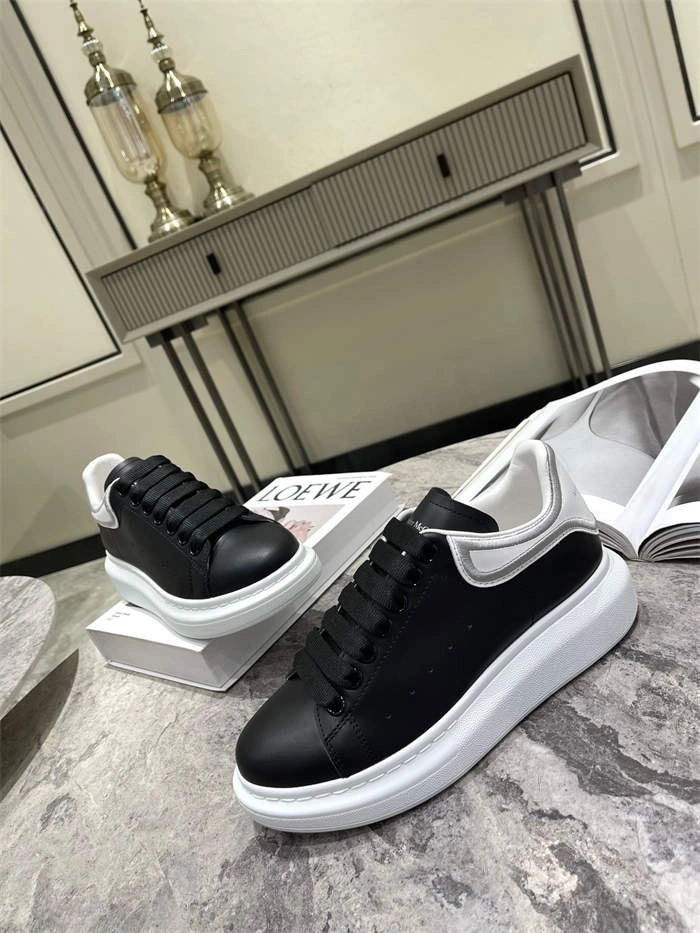 Alexander McQueen Oversized Sleek 2586