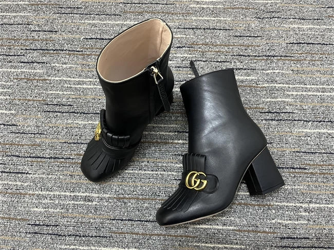 lightweight G*u*i boot women 530