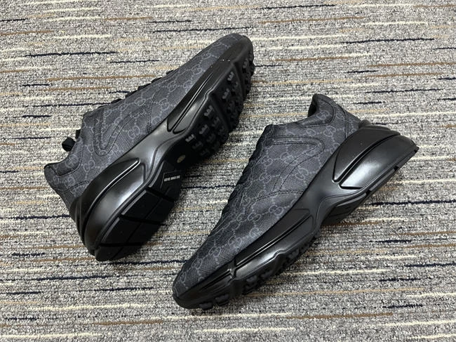 G*u*i rhyton sneaker original 275