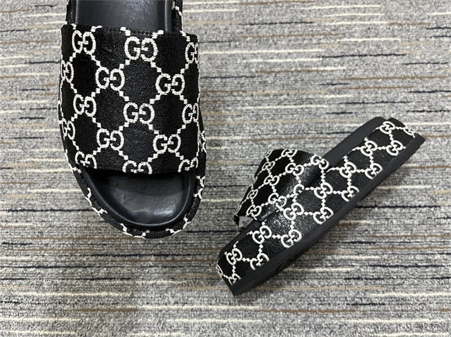 youthful G*u*i side women 472