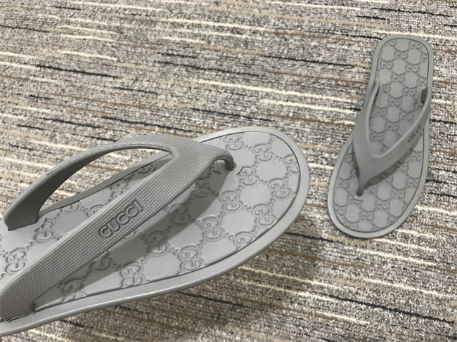 casual G*u*i slide 427