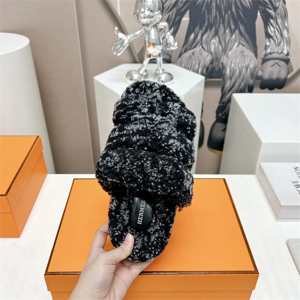 H Slipper Affordable 2319