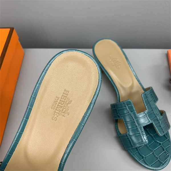 H Slipper Unisex 2365