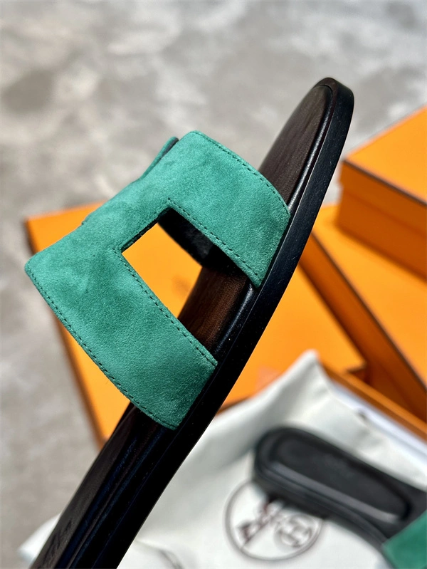 Unique H Slipper 2387