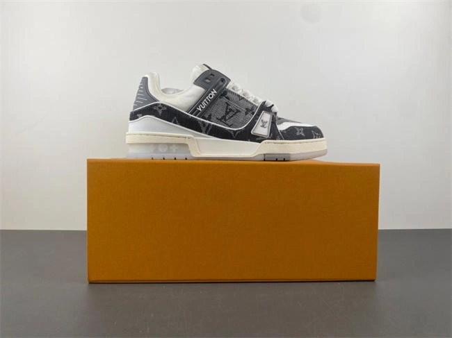 freshlook l0vis Vvtt0n lv trainer 1652