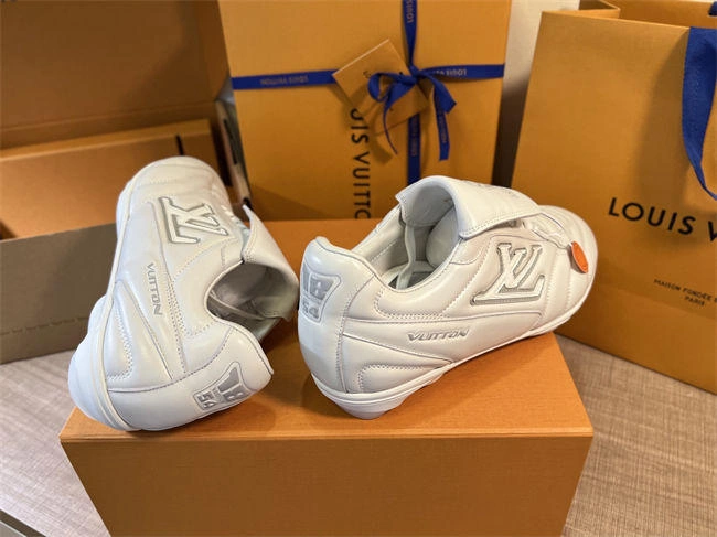 l0vis Vvtt0n wrinklefree 1668