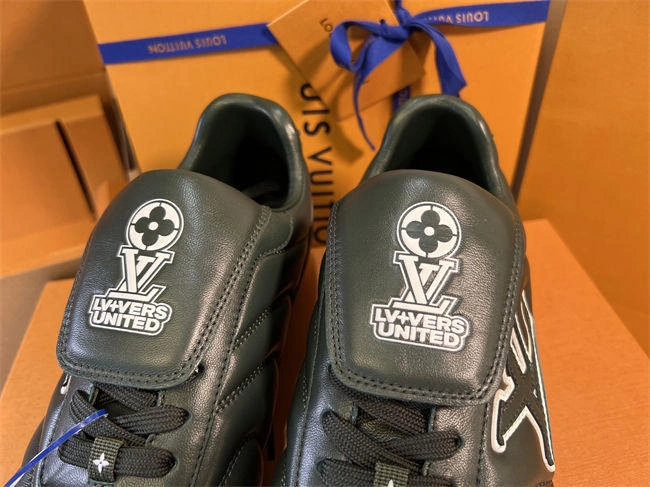 l0vis Vvtt0n sleek 1667