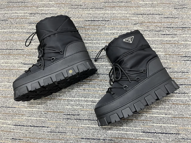 elegant Pra*a boot 3244