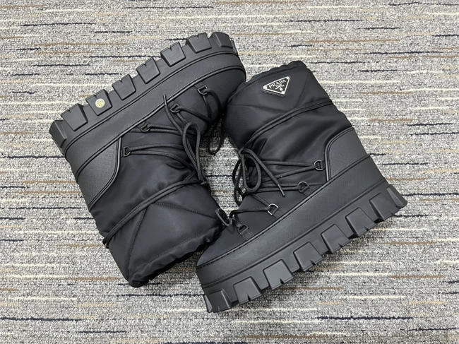 elegant Pra*a boot 3244