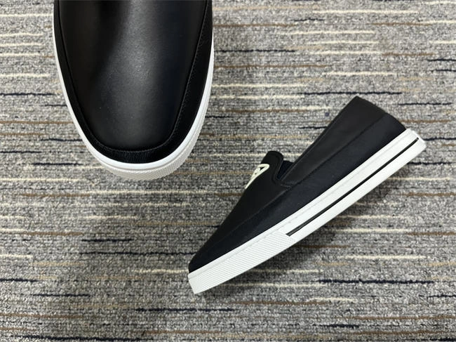 Pra*a leather sneaker fashionforward 3317