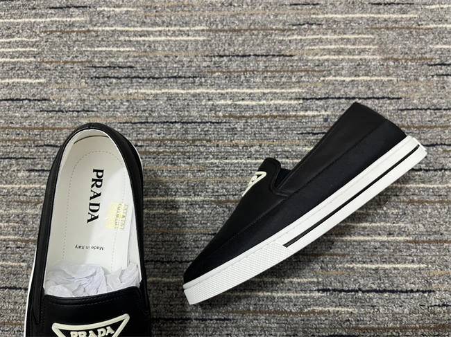 Pra*a leather sneaker fashionforward 3317