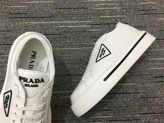 Pra*a leather sneaker premium 3323