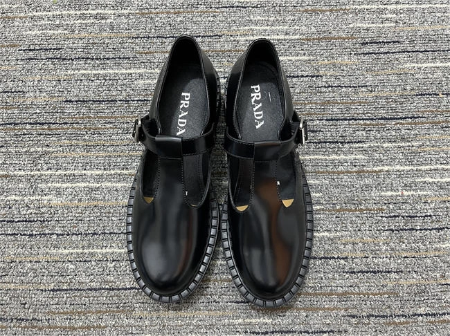 eyecatching Pra*a loafer women 3339