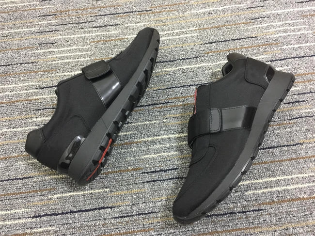 stretchable Pra*a sneaker 3368